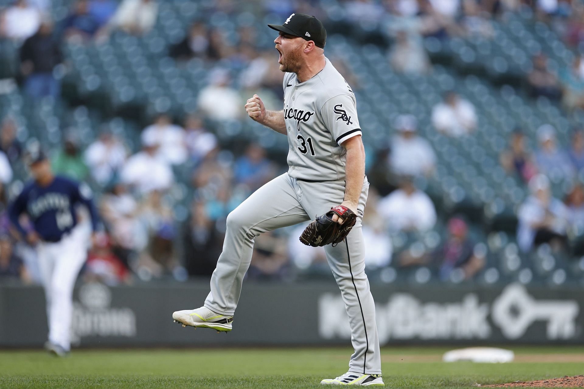 White Sox's Liam Hendriks gets first win since cancer battle