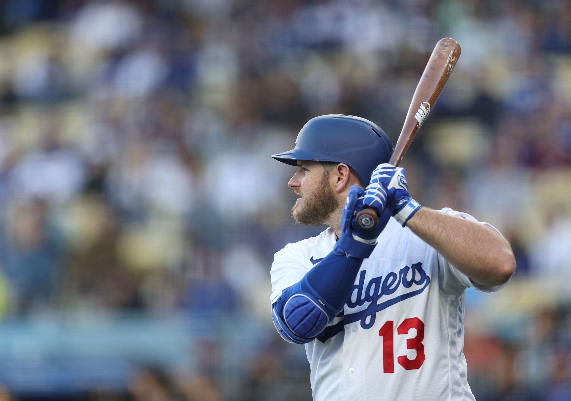 Los Angeles Dodgers' Max Muncy apologizes after quick reaction to 'absurd'  amount of fan mail