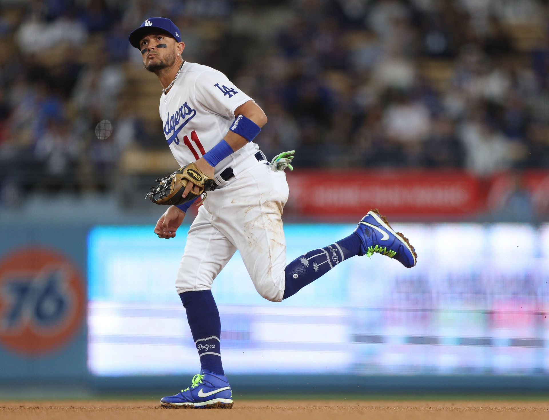 Dodgers News: Miguel Rojas Finding Success With Kiké Hernández Cleats