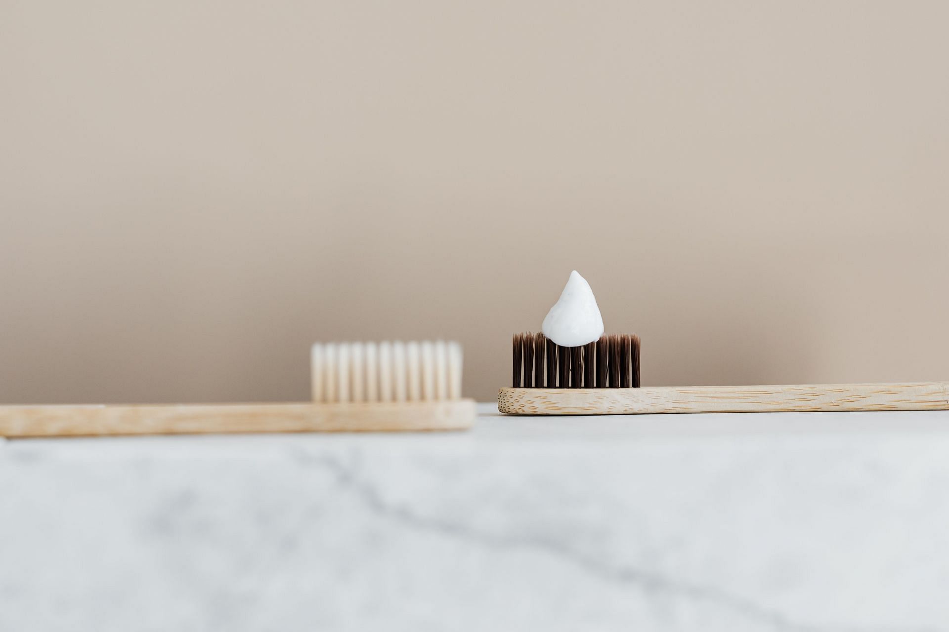 Alternative to fluoride-based toothpaste (Image via Pexels/Karolina Grabowska)