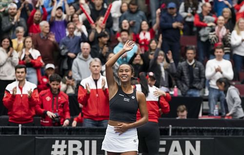 Leylah Fernandez waves to the crowd after defeating Ysaline Bonaventure.