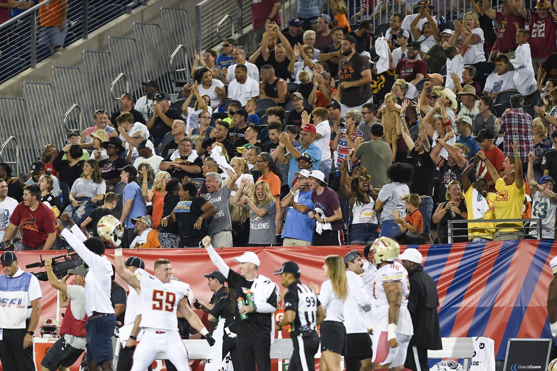 Look: Crowd Shots Of Today's USFL Game Are Going Viral - The Spun