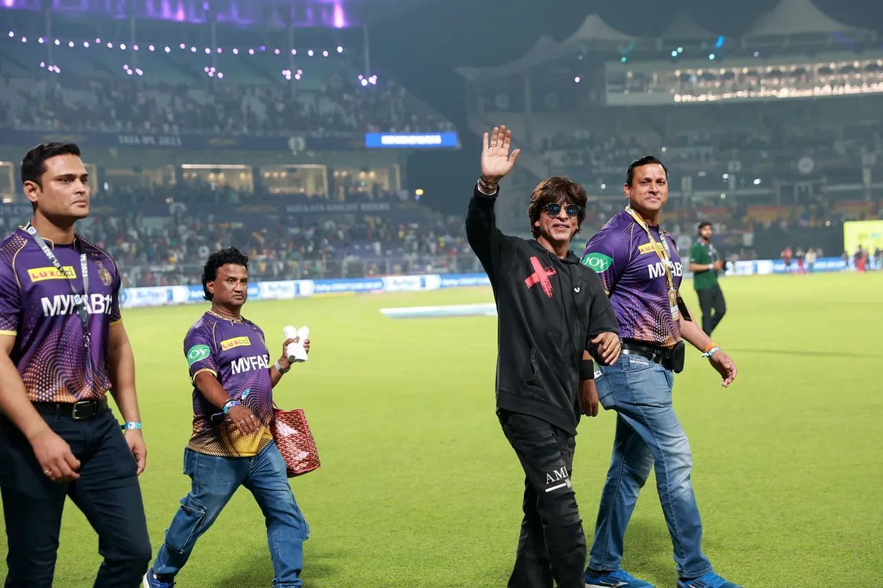 Shah Rukh Khan waving to the packed Eden Gardens