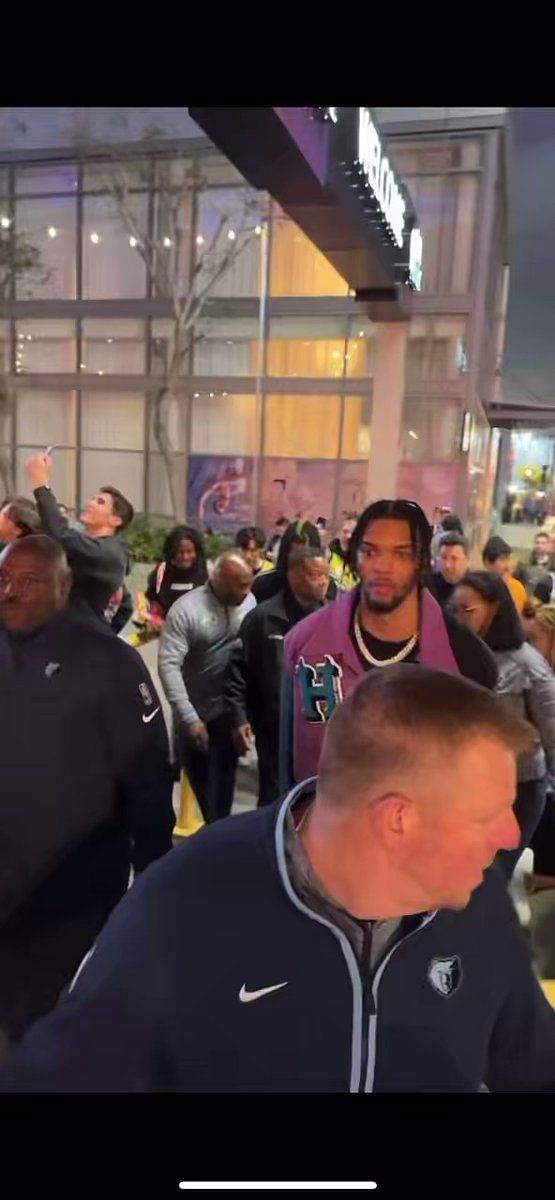 Lakers fans hound Ja Morant, Dillon Brooks in epic walk of shame after loss