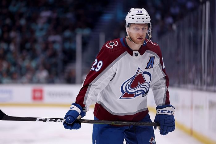 MacKinnon puts Avs on the brink