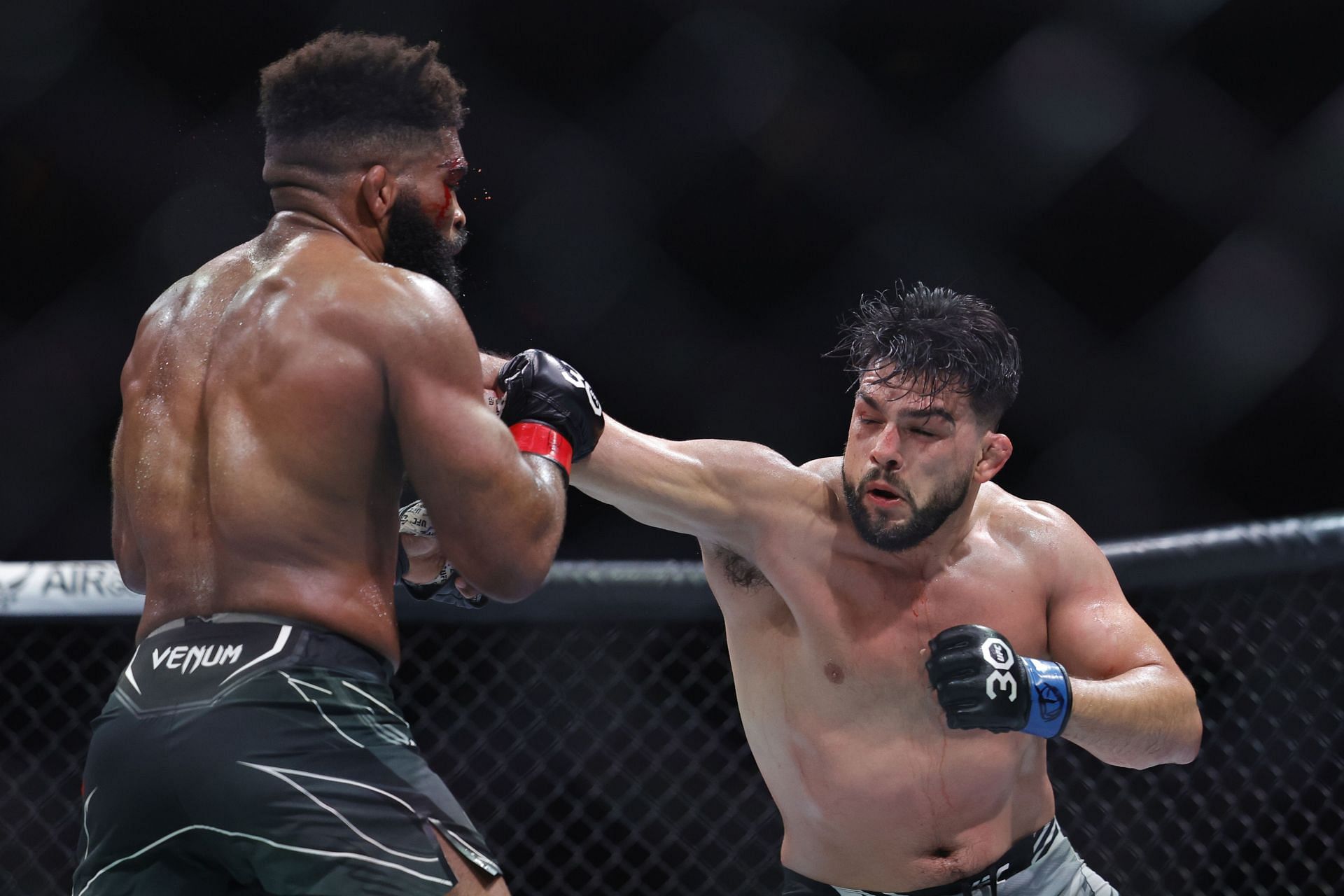 Kelvin Gastelum picked up his first win in some time by defeating Chris Curtis