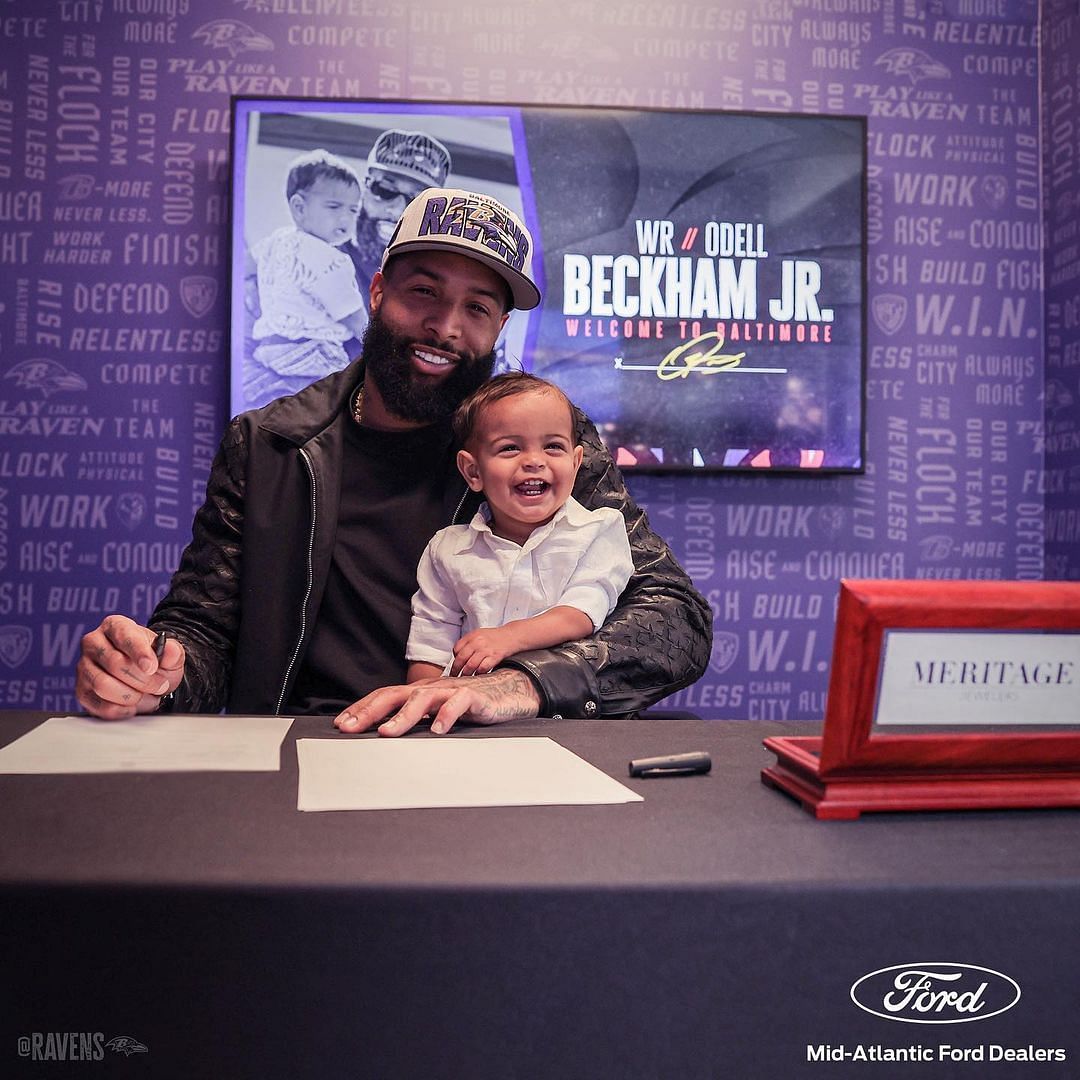 Beckham Jr. signs his Ravens contract. Photo via Ravens Instagram