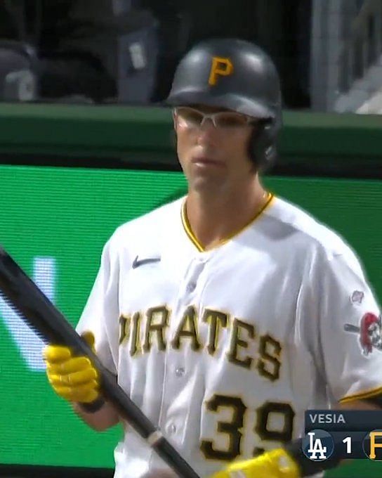 After 13 years in minors, 33-year-old Pirates rookie Drew Maggi gets  standing ovation from fans in MLB debut