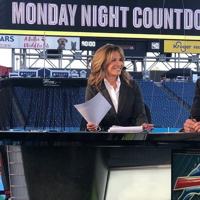 Is Suzy Kolber married? American football reporter's personal life ...