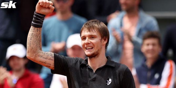 WATCH: Alexander Bublik reacts to crowd's applause on underarm serve at Barcelona Open