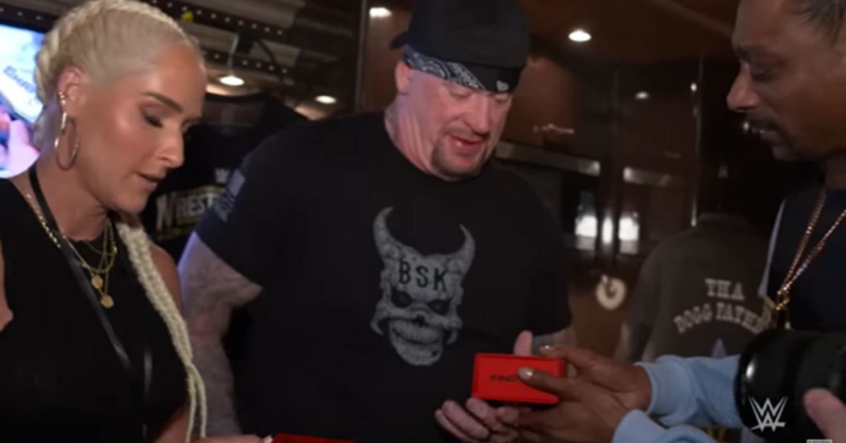 WATCH] Snoop Dogg gifts The Undertaker and Michelle McCool a
