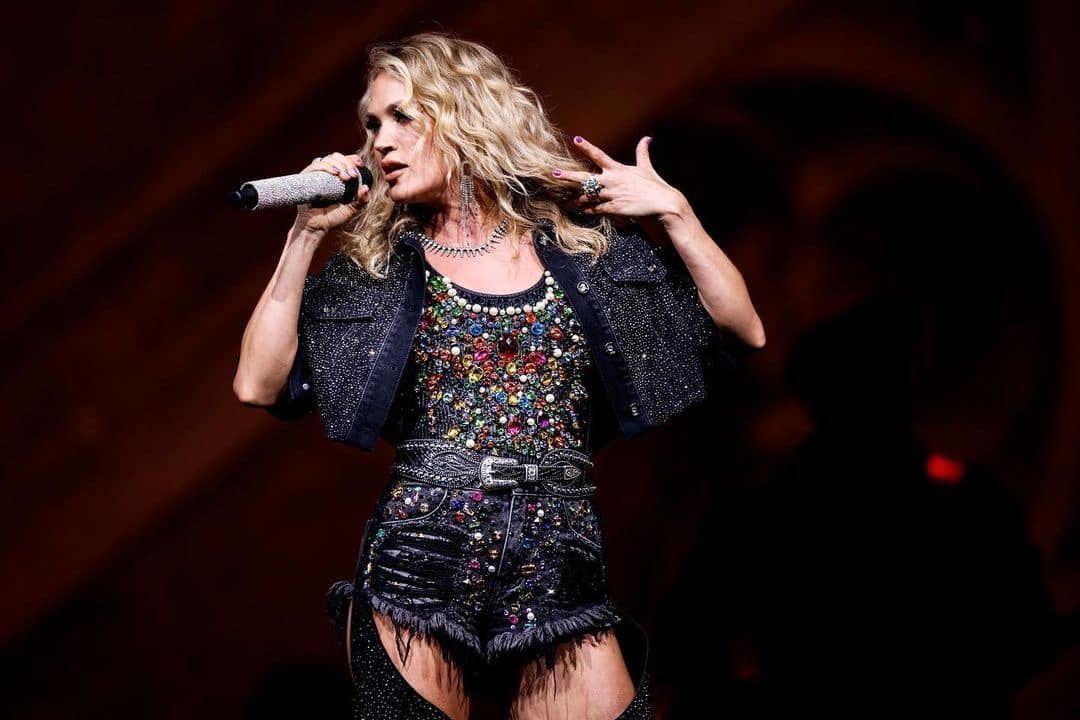 How old is Carrie Underwood now?