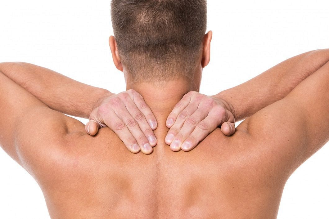 Common symptom of muscle pain is stiffness (Image via Freepik/Rcool_studio)