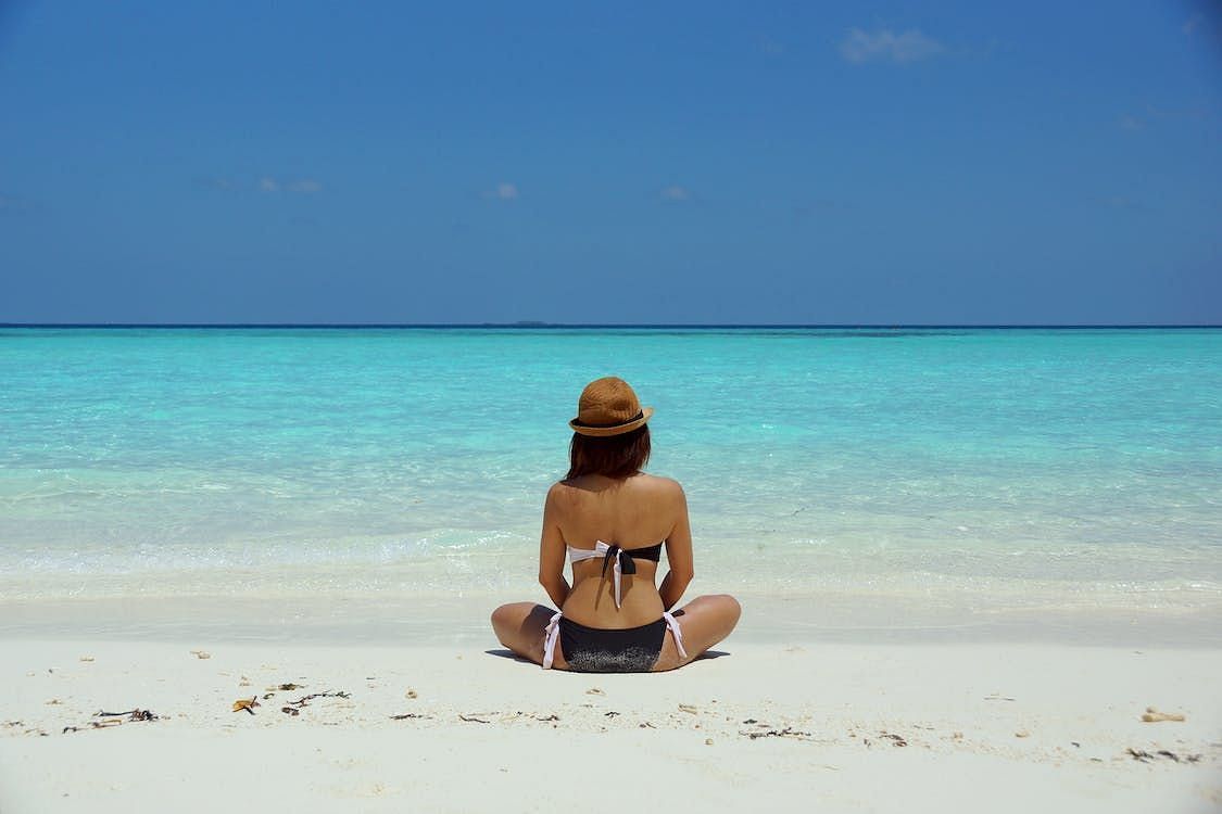 Sunburn raises cancer risk and aging. (Image via Pexels/Wendy Hero)