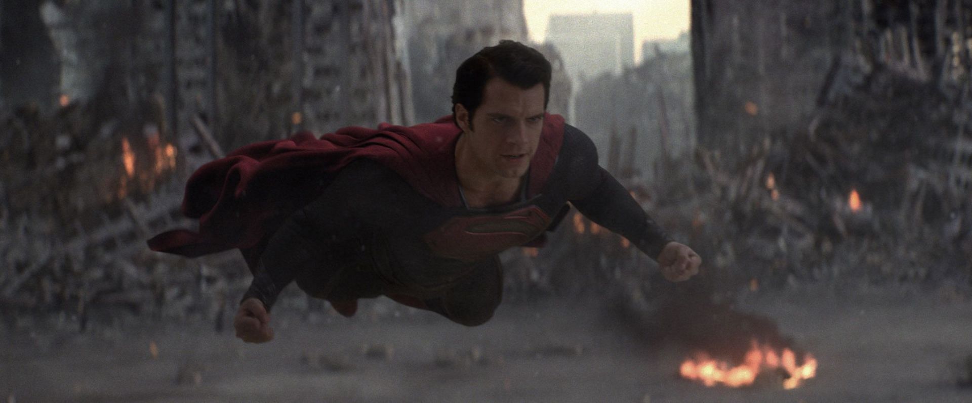 The footage of Henry Cavill&#039;s Superman cameo in The Flash is repurposed from Justice League and includes no new footage (Image via Warner Bros)
