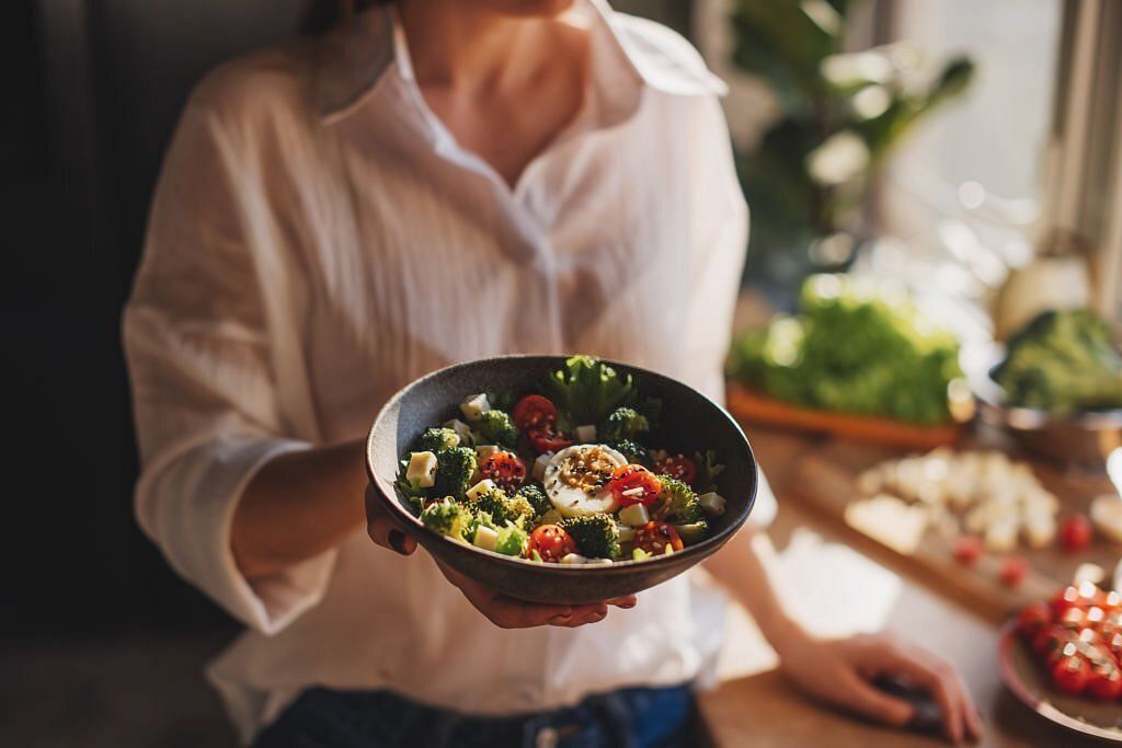 The right food can help treat chronic illnesses. (Image via Getty Images)