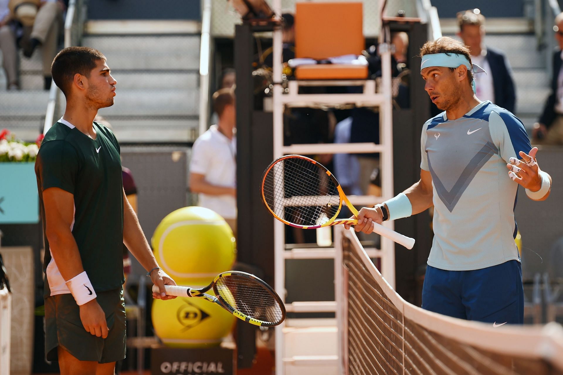 Carlos Alcaraz (L) and Rafael Nadal