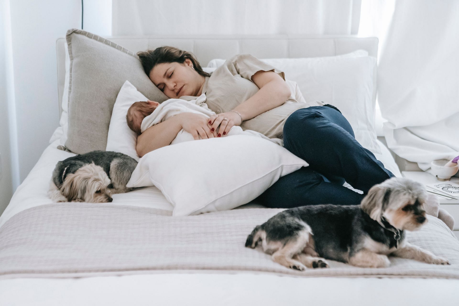 Catch Up on Postpartum Sleep: Tips for New Moms (Image via Pexels)