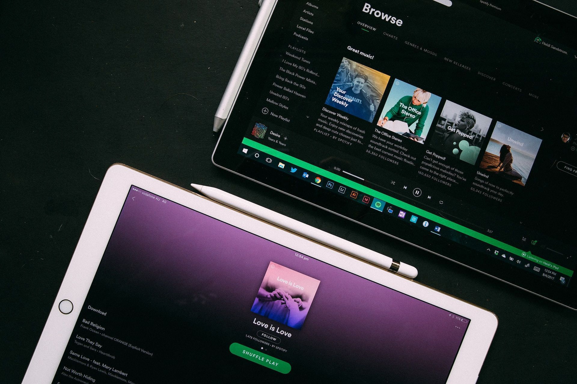 Spotify app uses AI to create personalized playlists (Image via Unsplash/Heidi Fin)