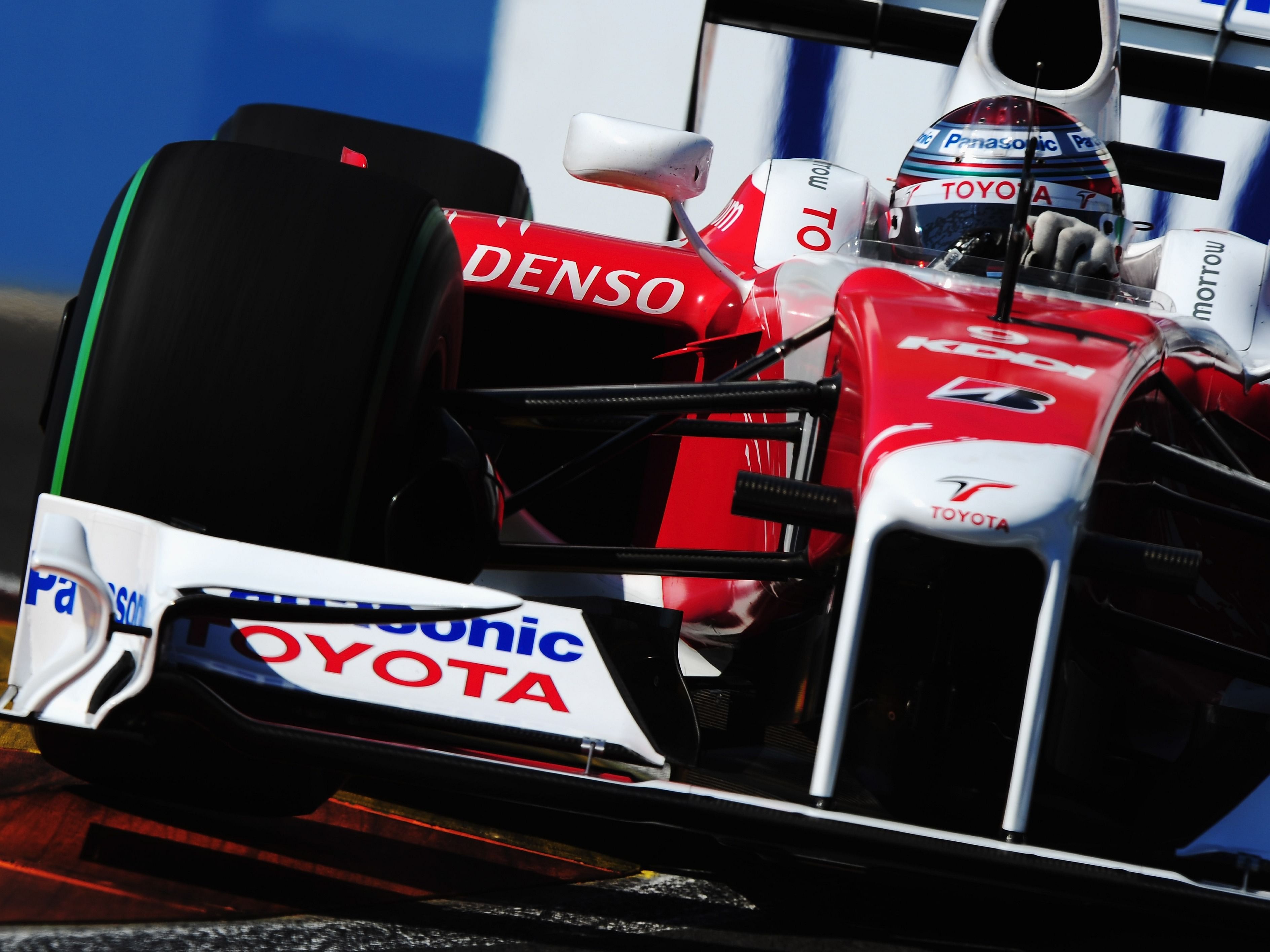 Jarno Trulli drives during the final practice session prior to qualifying for the 2009 F1 European Grand Prix. (Photo by Clive Mason/Getty Images)