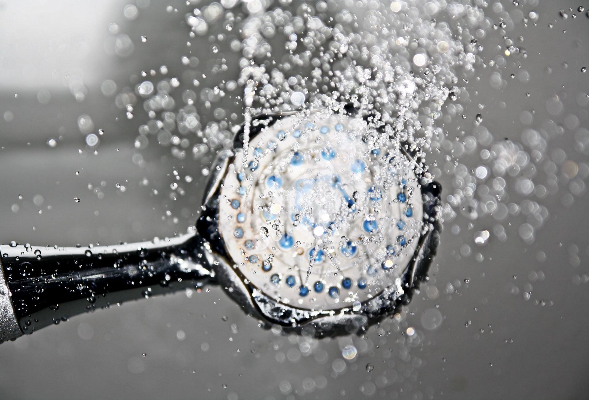 Take regular showers. (Image via Pexels/Pixabay)