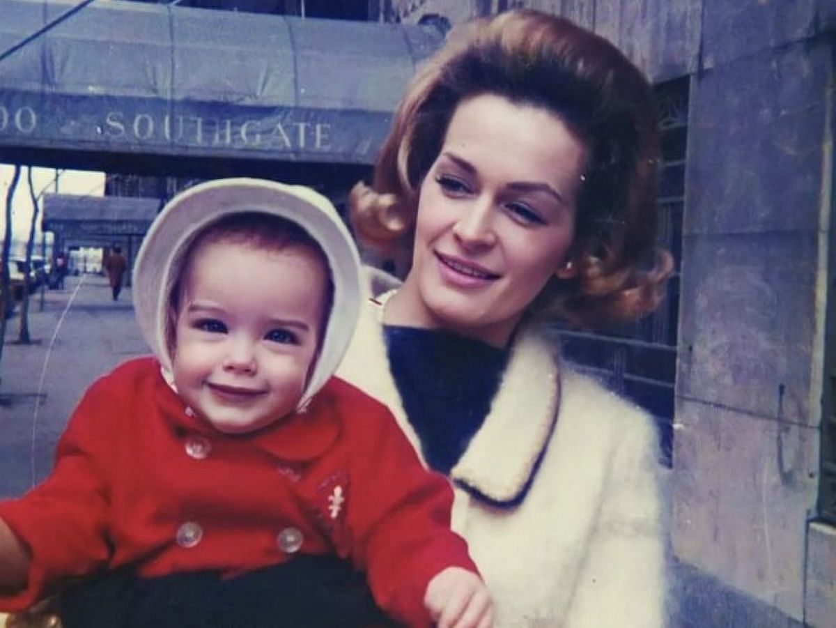Brooke Shields and her mother (Image via @ri853n/Twitter)