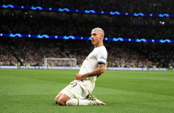 "I don't really like that type of thing" - Tottenham manager hits back at two Premier League stars for mocking Richarlison