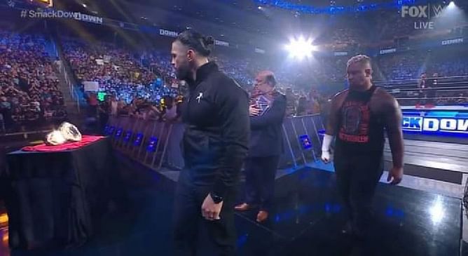 Roman Reigns returns to SmackDown, gets physical with Bloodline member