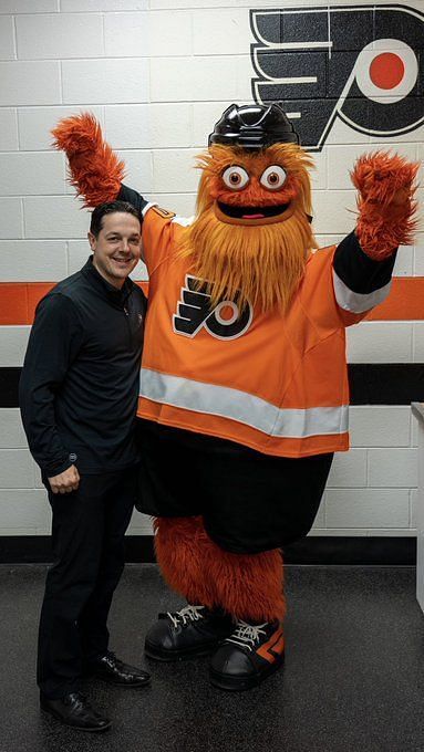 Fans have a mixed reaction to new Philadelphia Flyers Keith Jones posing  with the team's mascot: “Gotta get the Gritty content involved with this”
