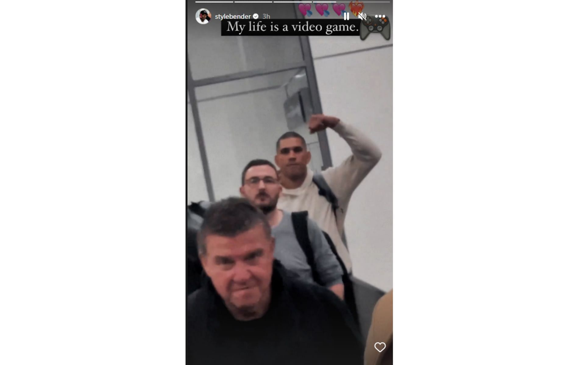 &#039;Izzy&#039; spots Alex Pereira at the airport [@stylebender - Instagram story]