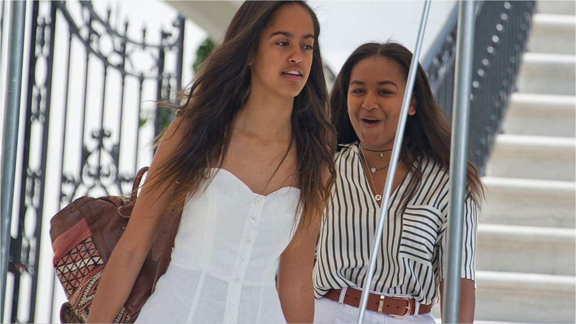 Sasha Obama and Malia Obama in Washington DC (Image via Ron Sachs-Pool/Getty Images)