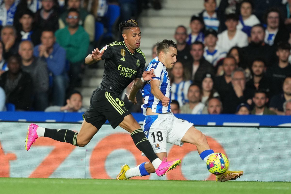 Mariano Diaz (left) struggled once again after being handed a rare start