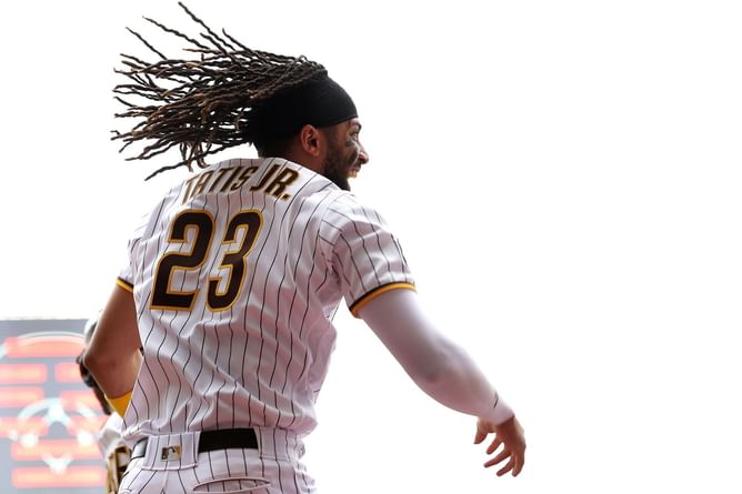 San Diego Padres fans feeling festive as team rallies to sweep San Francisco Giants: "Sunday Funday in Mexico City"