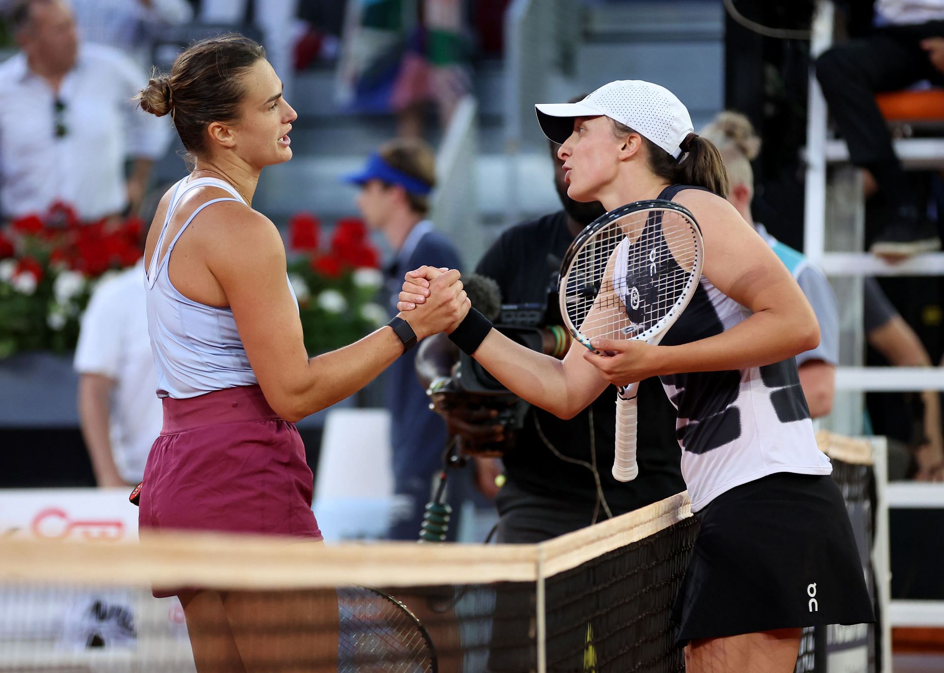 Aryna Sabalenka (L) and Iga Swiatek after the 2023 Madrid Open final
