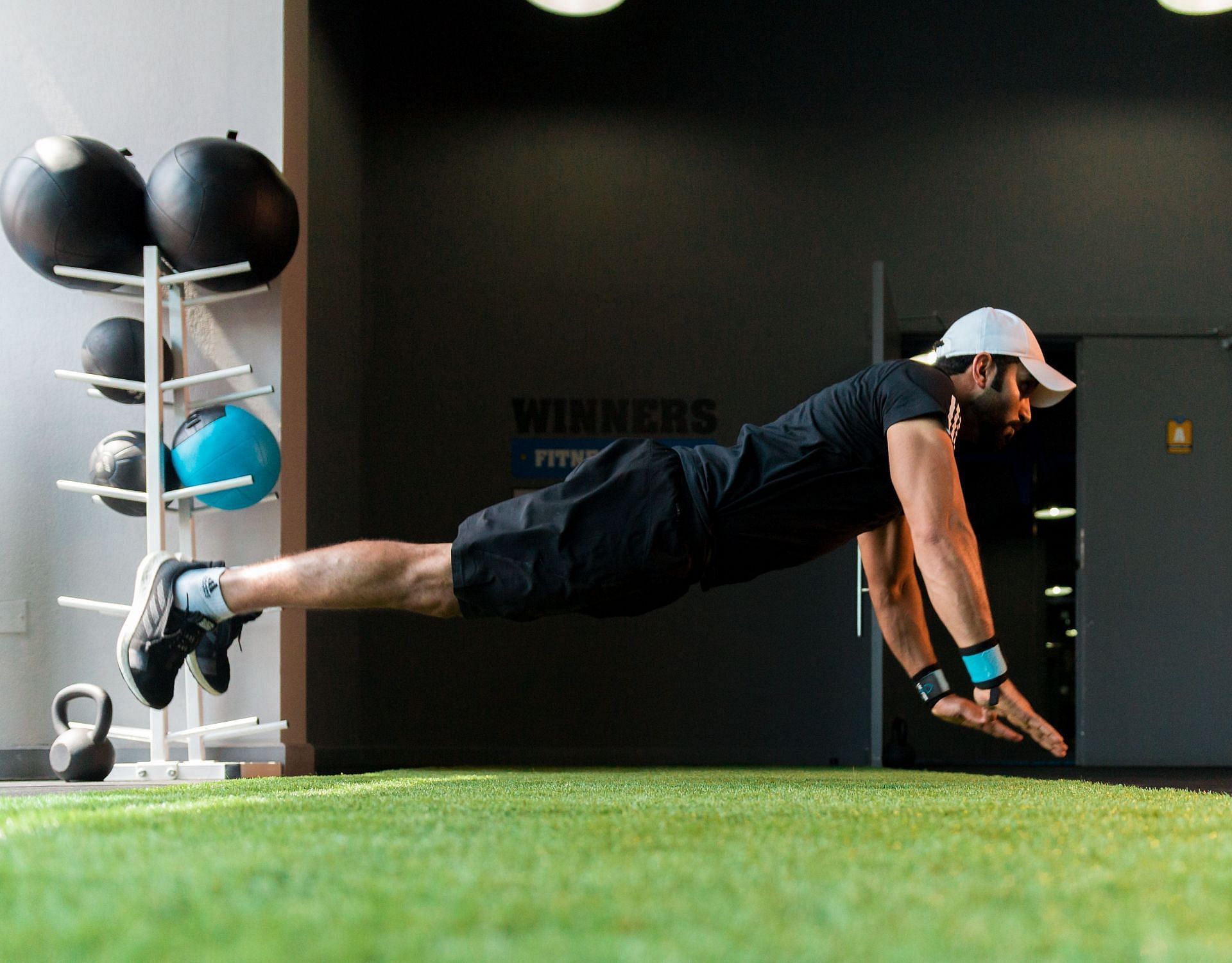 Plyos exercises have a primary emphasis on maximizing muscular power, resulting in amplified strength and explosiveness. (Image via Pexels/Abdulrhman alkady)