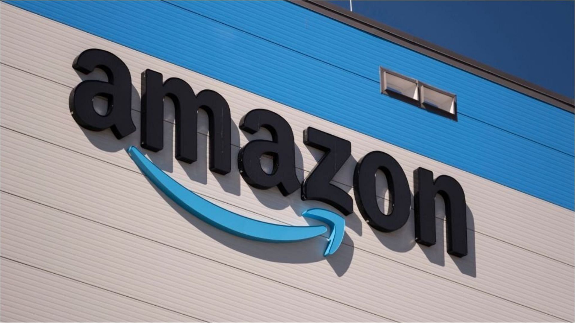 An employee died at the Amazon fulfillment center (Image via Billy Schuerman/Getty Images)