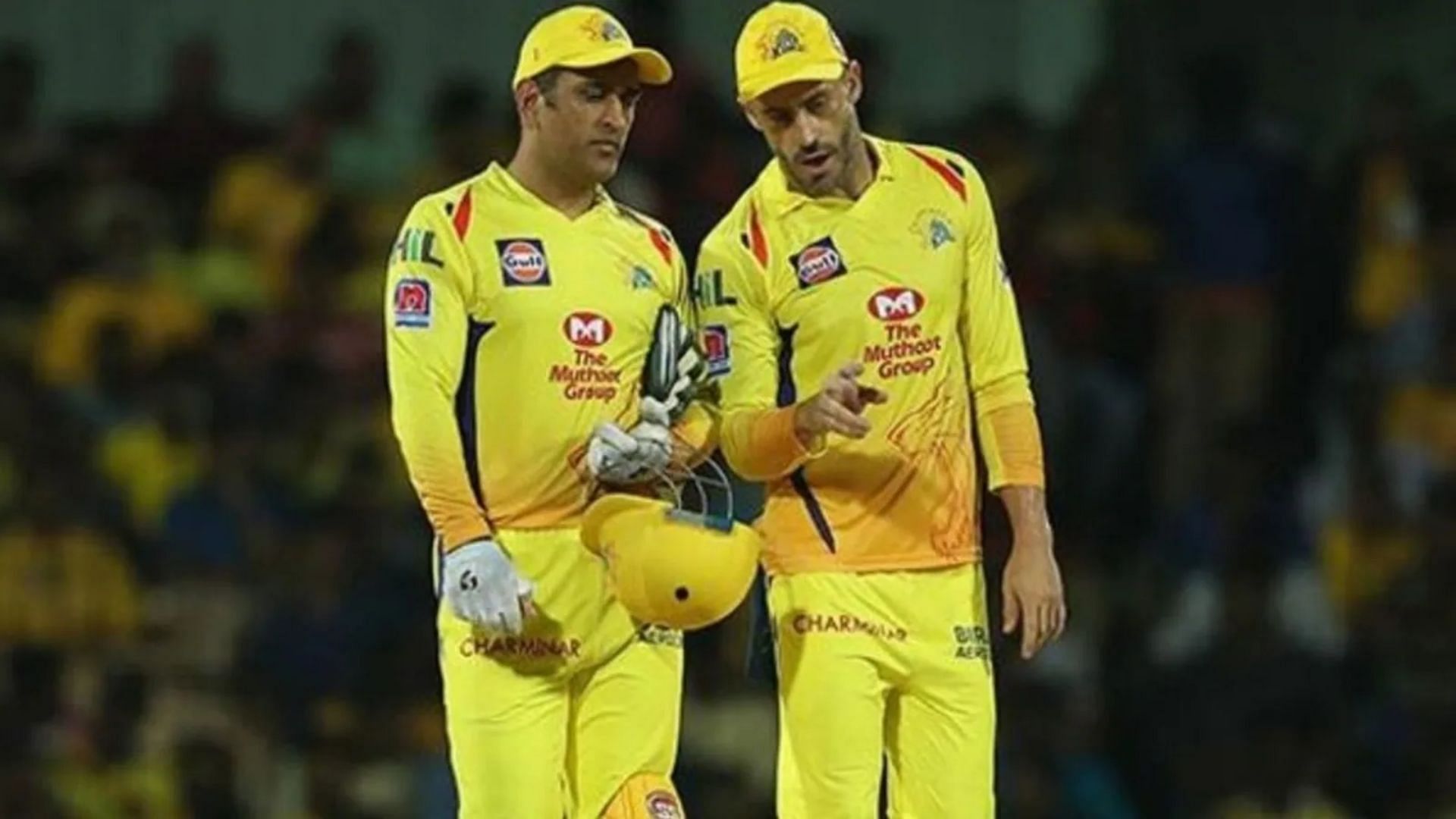 MS Dhoni (L) &amp; Faf du Plessis (P.C.:Twitter)