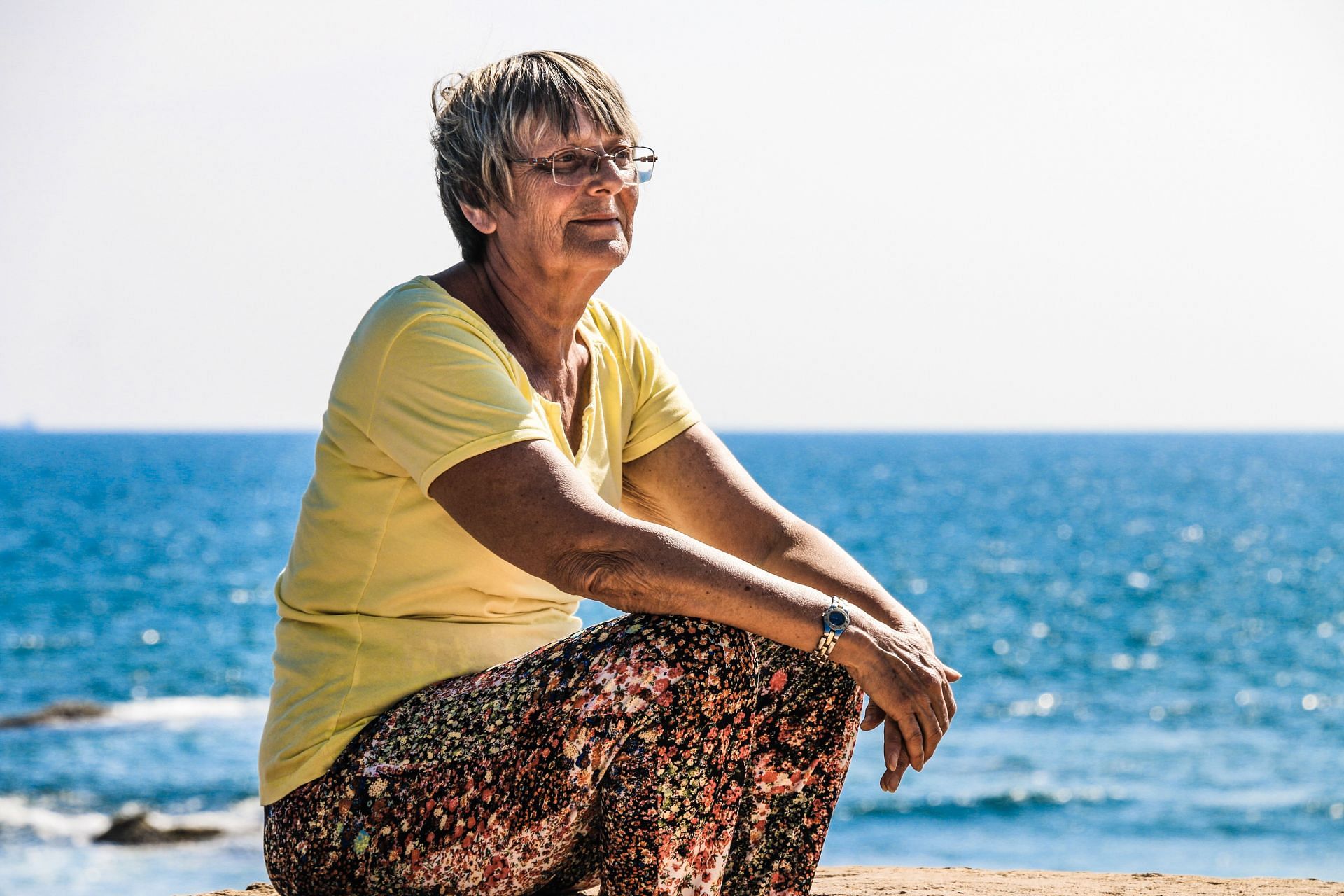 Women can grow hairs on the chin in older years. (Image via Unsplash/ SK)