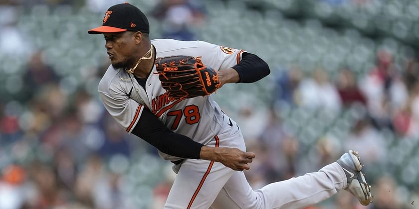 Cuban fans stand behind Yankees' pitcher