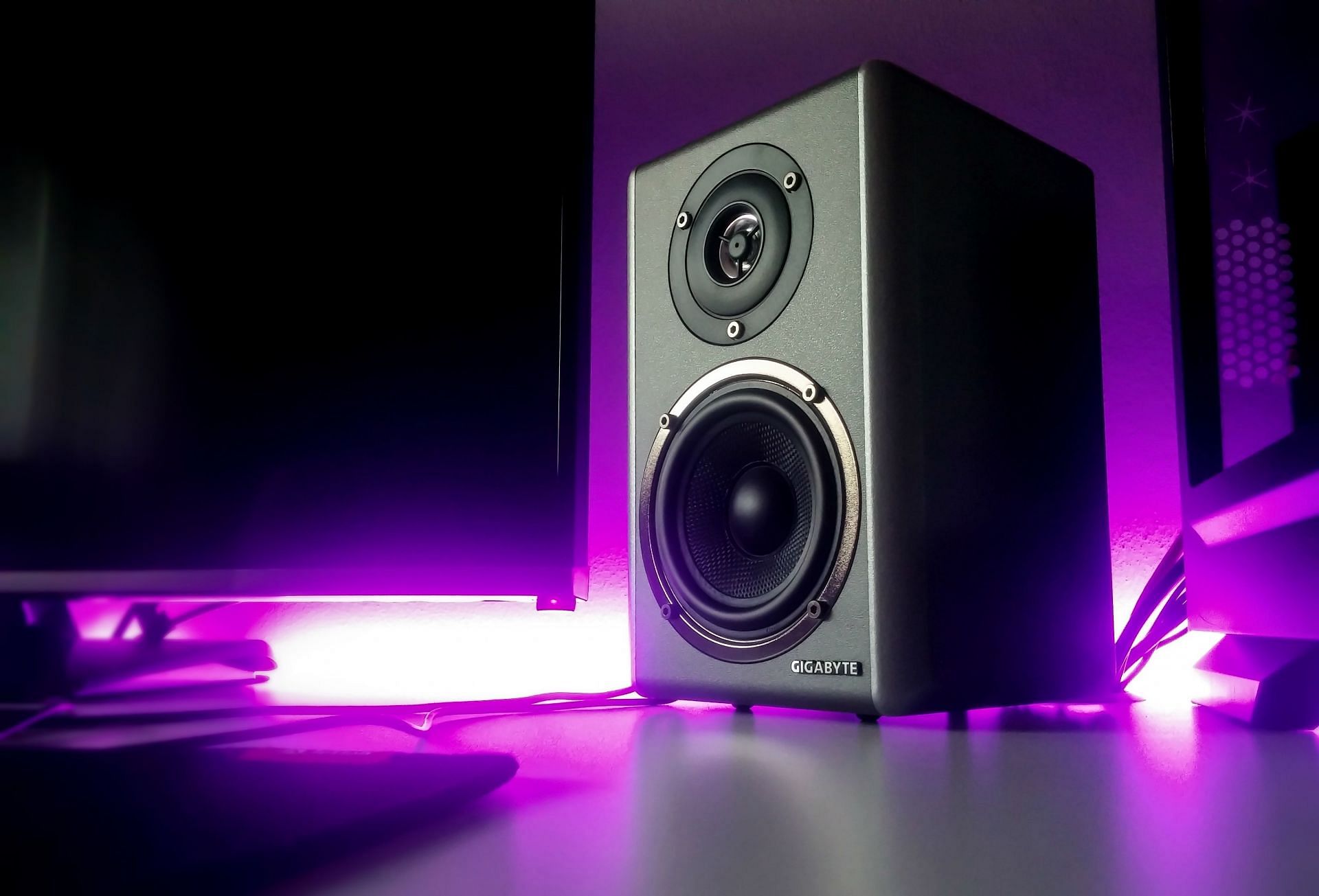 A good sound system is what you need for a perfect streaming setup (Image via Pexels)