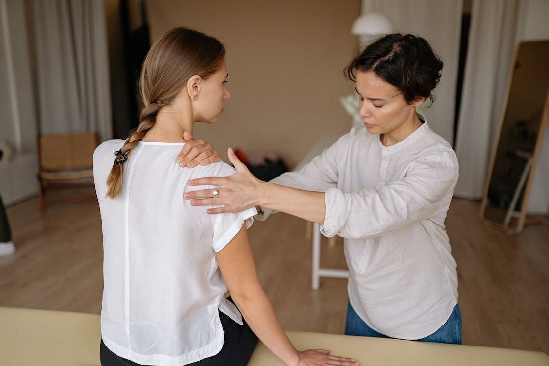 Alignment and stiffness issues in the spine and neck can be improved by a chiropractor who can perform adjustments to alleviate pain. (Yan Krukau/ Pexels)