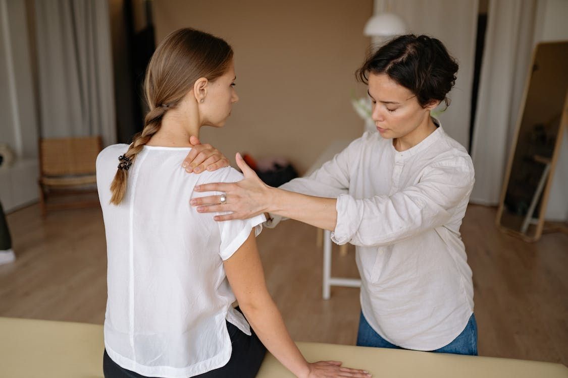 8 Tips how to prevent a Stiff Neck – SAPNA Pain Management Blog