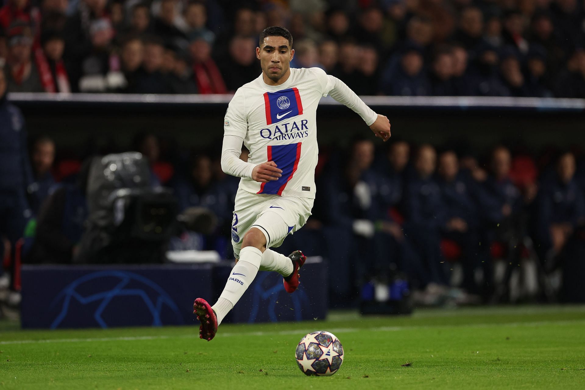 Achraf Hakimi could leave the Parc des Princes this summer.