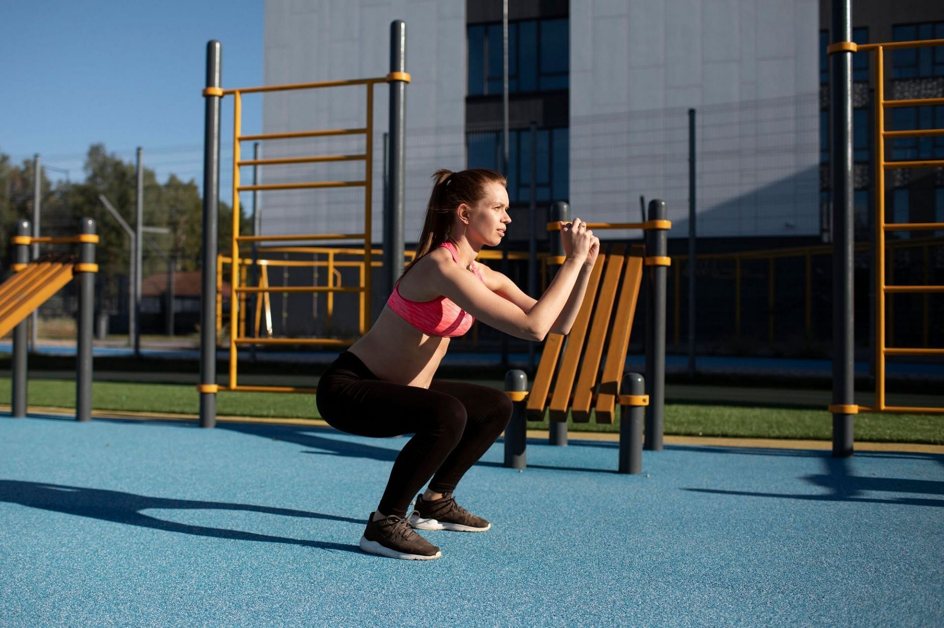 Dumbbell Sumo Squat Exercise: Why You Should Add It to Your Leg