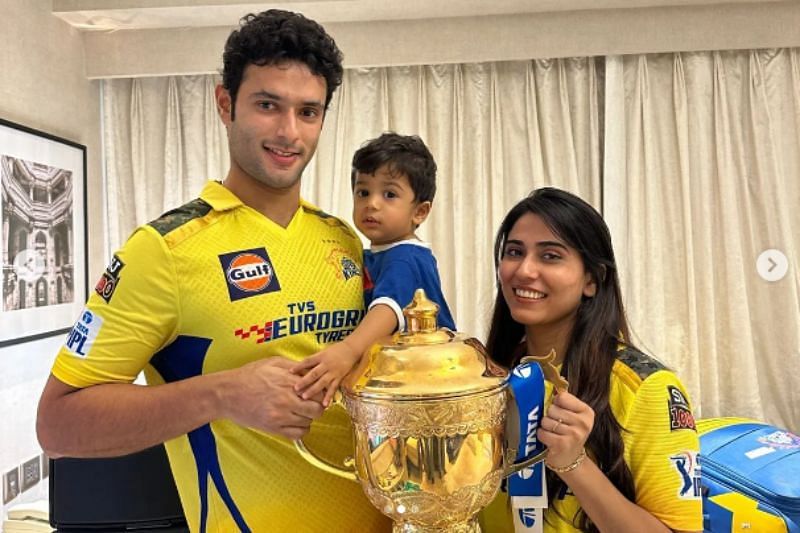 CSK all-rounder Shivam Dube with family. (Pic: @ChennaiIPL/ Twitter)