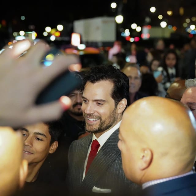 How tall is Henry Cavill?