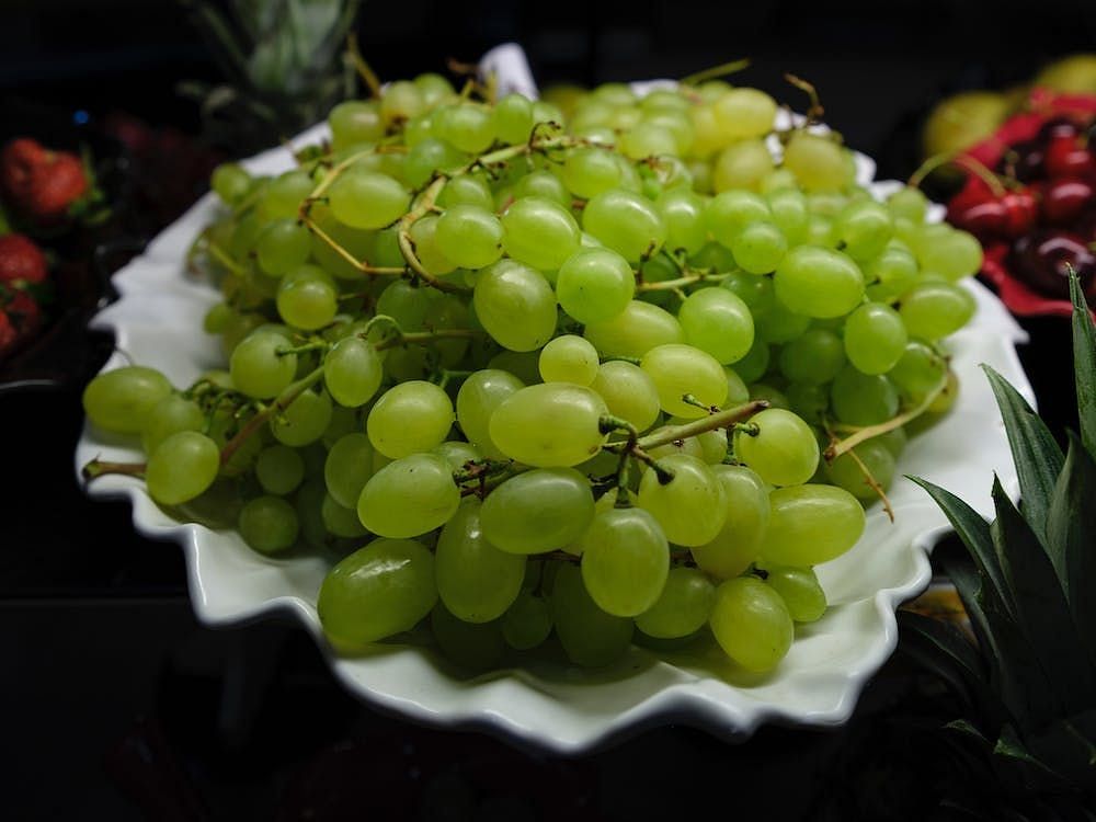 The promotion of digestive health is aided by the fiber content in green grapes. (Engin Akyurt/ Pexels)