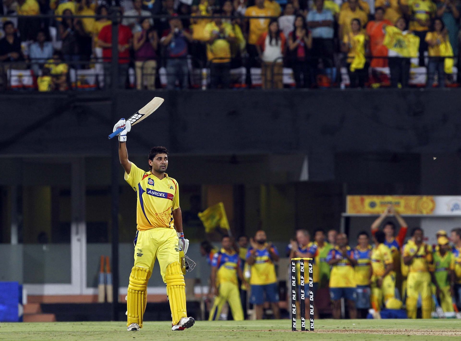 Murali Vijay raising his bat after a wondrous century vs Delhi [IPLT20]
