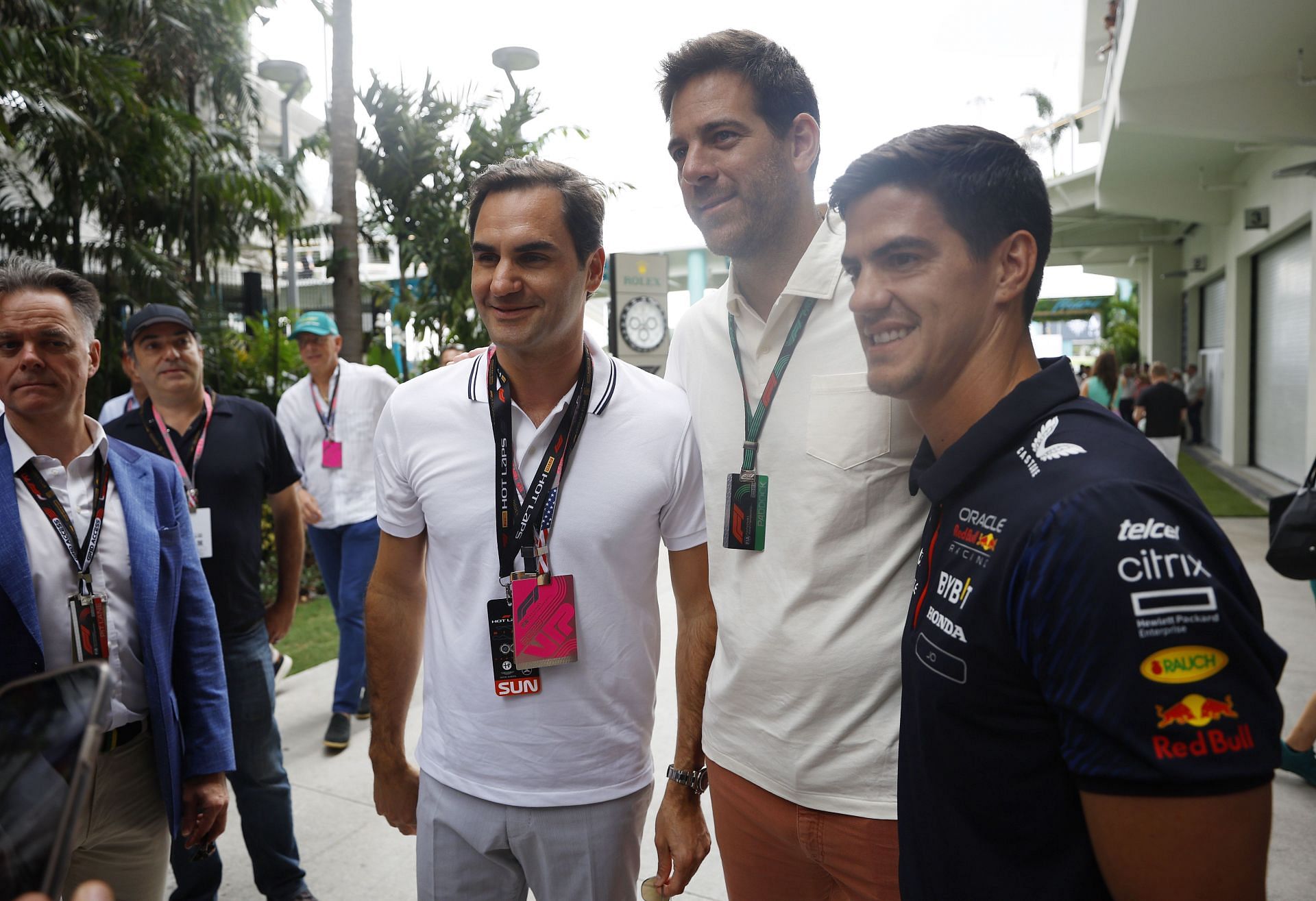 Federer (L) with Juan Martin del Potro (C)