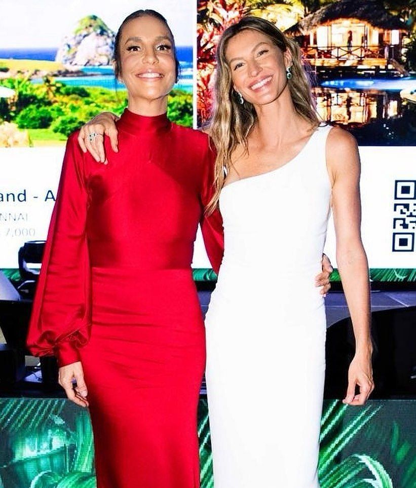 Gisele Bundchen with Brazilian singer Ivete Sangelo at the Luz Alliance Miami Gala (credit: IG/@gisele)